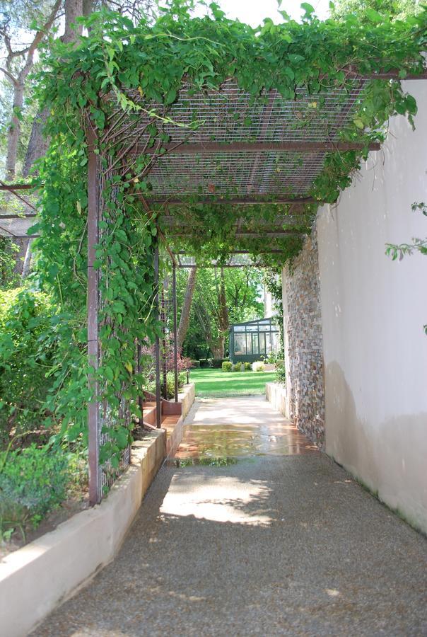 Chateau Sainte Colombe Saint-Geniès-des-Mourgues Exterior foto